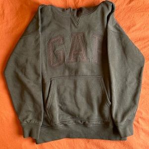 Never worn because I got the wrong size, also it’s brown but the picture is off.